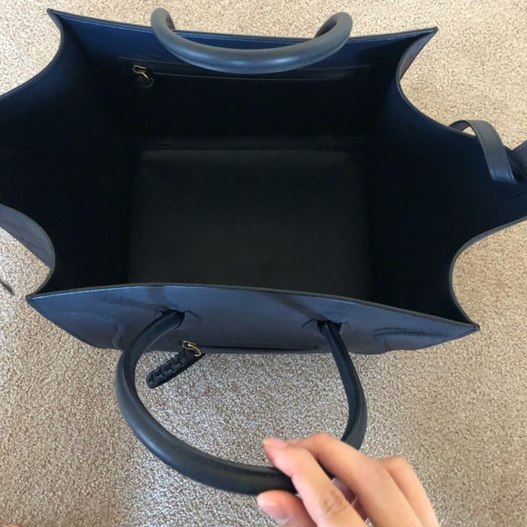 !!SOLD!! CELINE Navy Croc Embossed Phantom - Picture 3 of 8